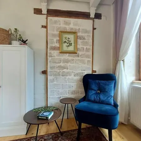 River Nest Apartment *